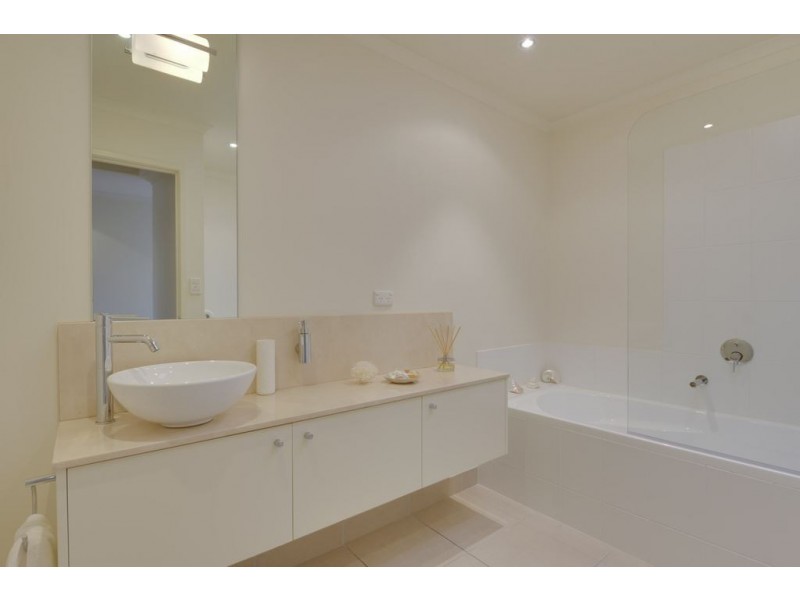 27 Carinya Street, Blackmans Bay TAS 7052