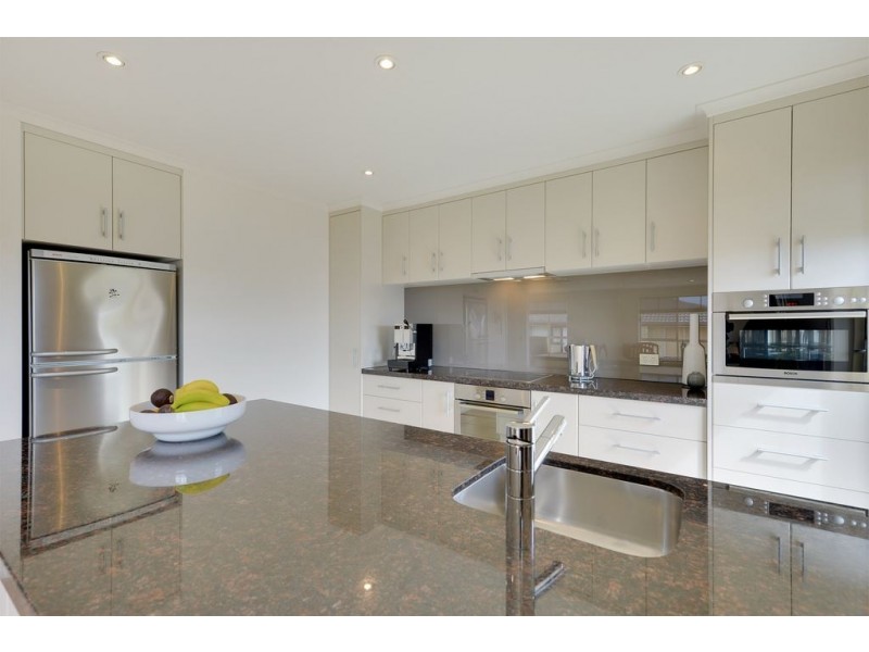 27 Carinya Street, Blackmans Bay TAS 7052