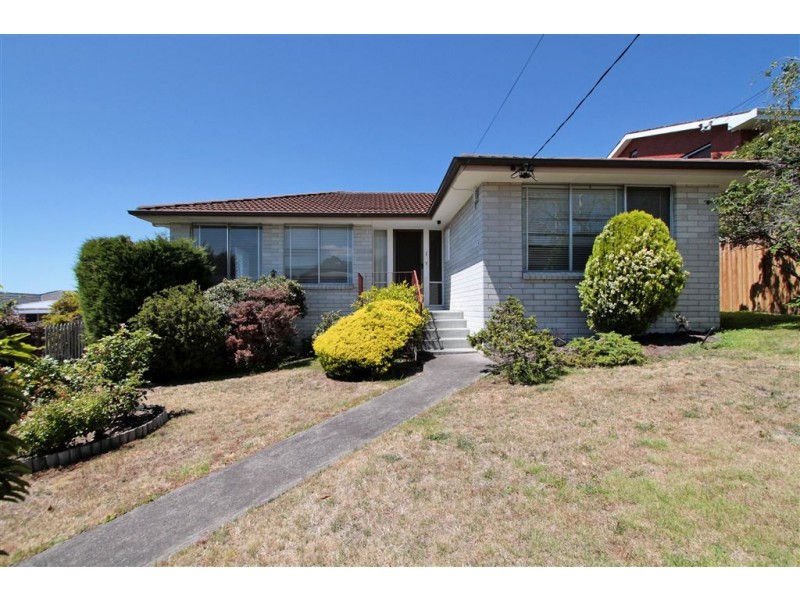 1 Wombara Avenue, Kingston Beach TAS 7050