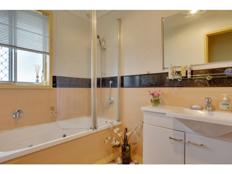13 Oak Court, Kingston TAS 7050