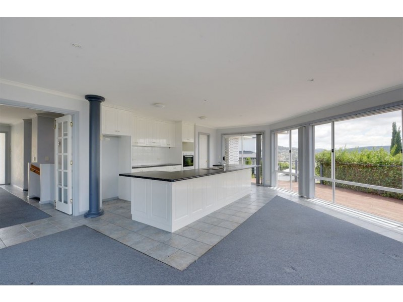 30 Tahune Crescent, Blackmans Bay TAS 7052