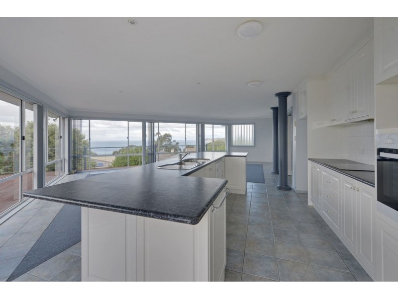 30 Tahune Crescent, Blackmans Bay TAS 7052