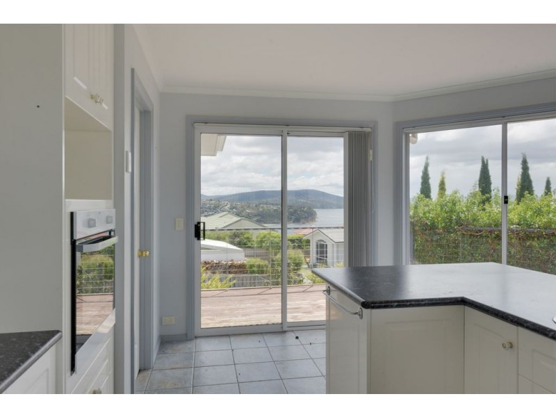 30 Tahune Crescent, Blackmans Bay TAS 7052