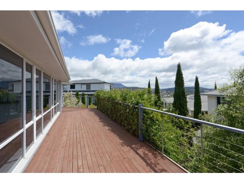 30 Tahune Crescent, Blackmans Bay TAS 7052