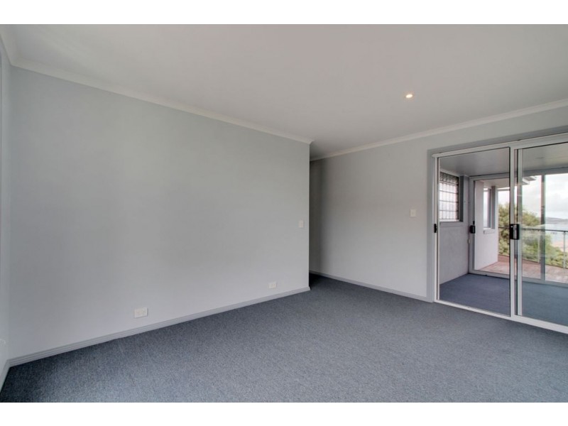 30 Tahune Crescent, Blackmans Bay TAS 7052