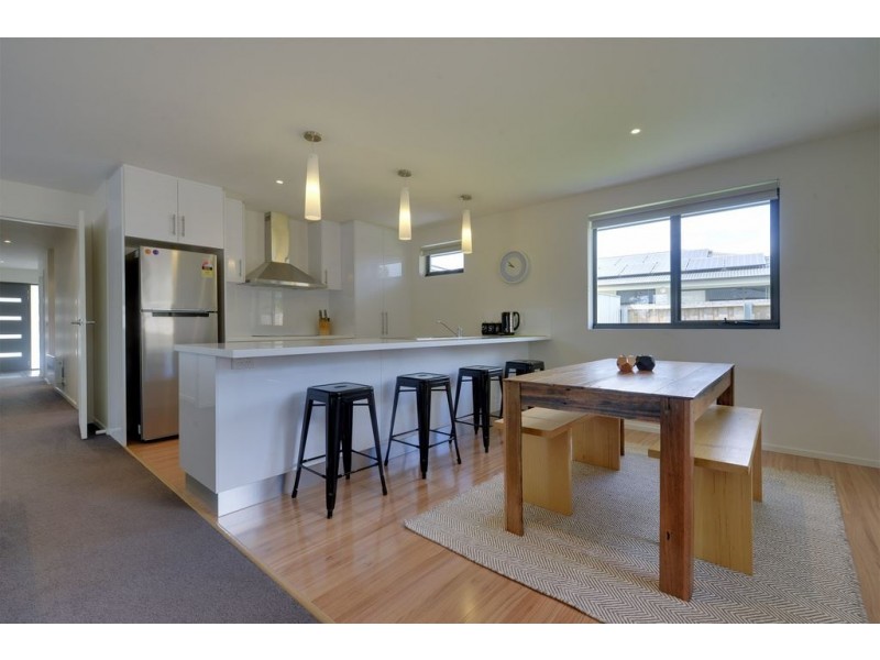 2/9 Discovery Place, Margate TAS 7054
