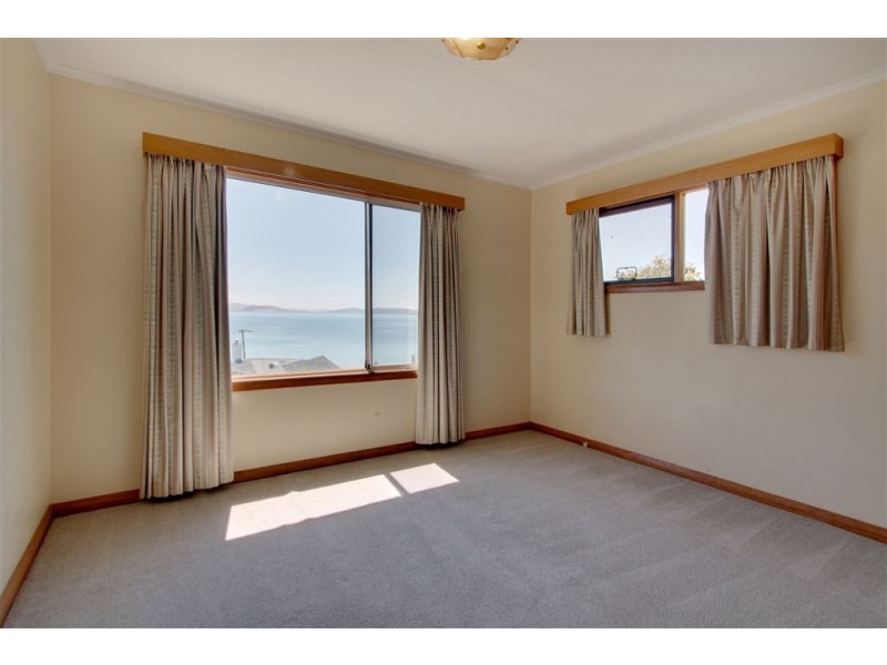 3/2 Ewing Avenue, Kingston Beach TAS 7050