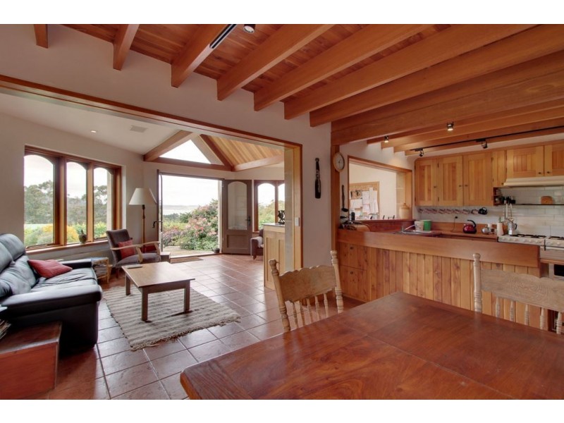 100 Saddle Road, Kettering TAS 7155