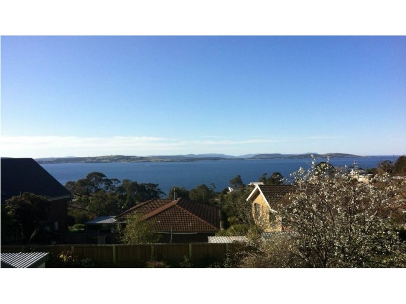 110 Roslyn Avenue, Blackmans Bay TAS 7052