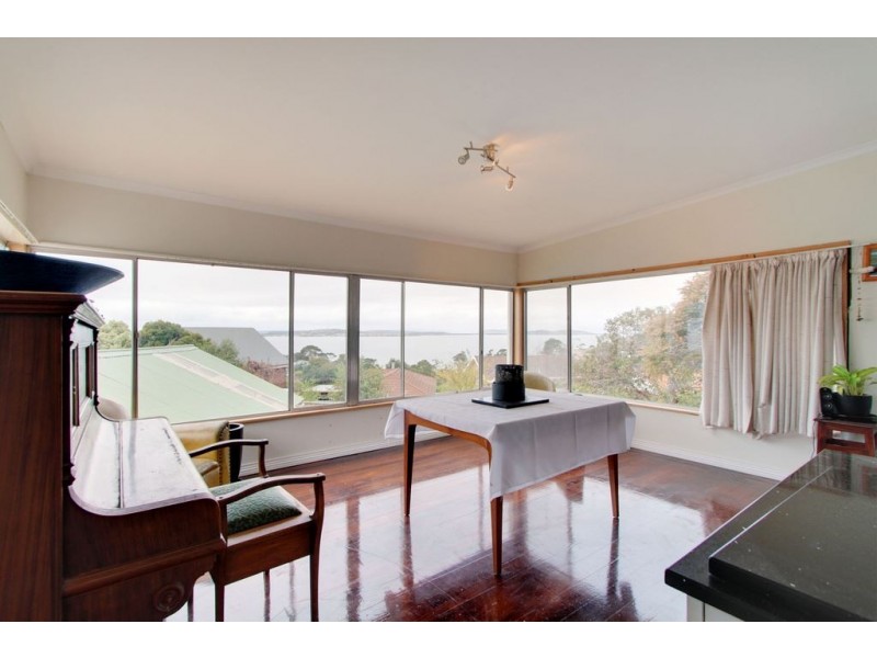 110 Roslyn Avenue, Blackmans Bay TAS 7052