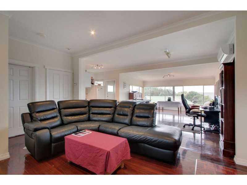 110 Roslyn Avenue, Blackmans Bay TAS 7052