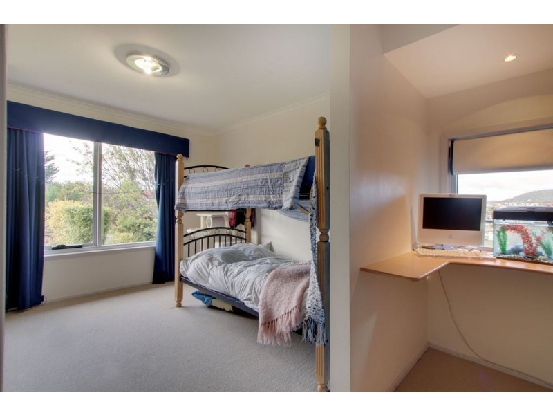 15 Bay Court, Blackmans Bay TAS 7052