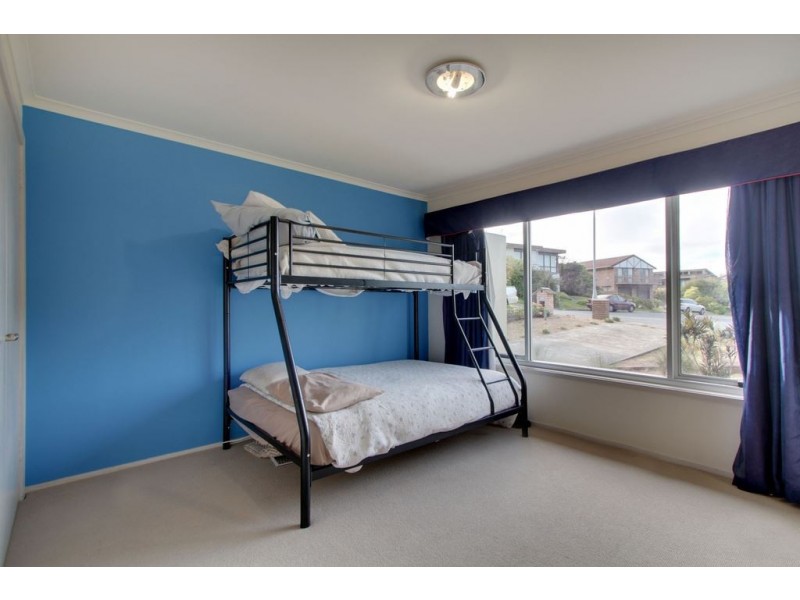 15 Bay Court, Blackmans Bay TAS 7052
