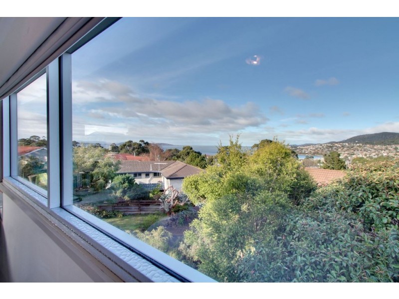 15 Bay Court, Blackmans Bay TAS 7052