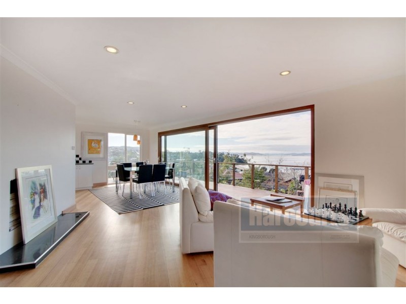 14 Tarana Road, Blackmans Bay TAS 7052