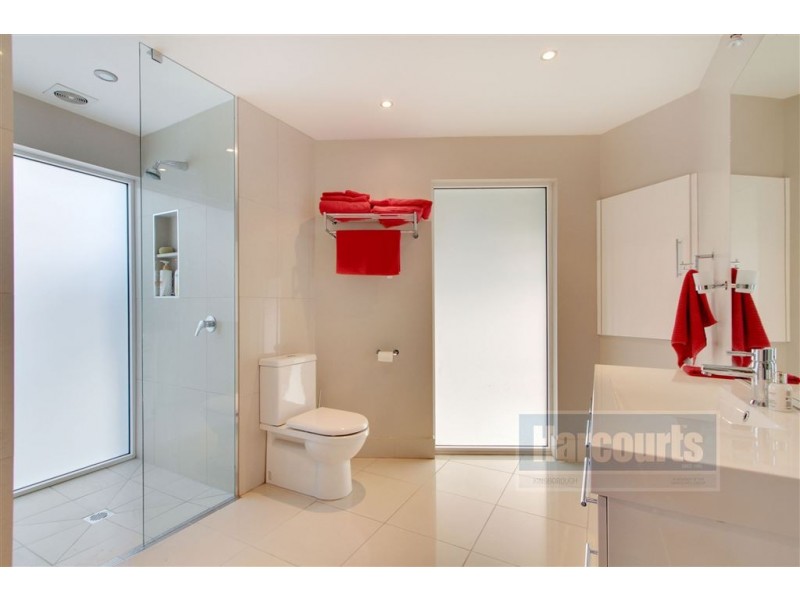 14 Tarana Road, Blackmans Bay TAS 7052