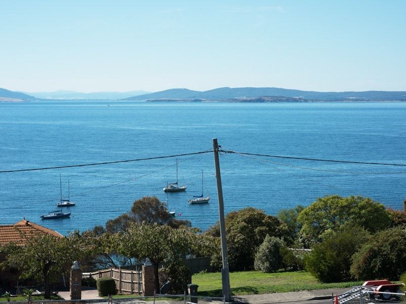 1/111 Wells Parade, Blackmans Bay TAS 7052