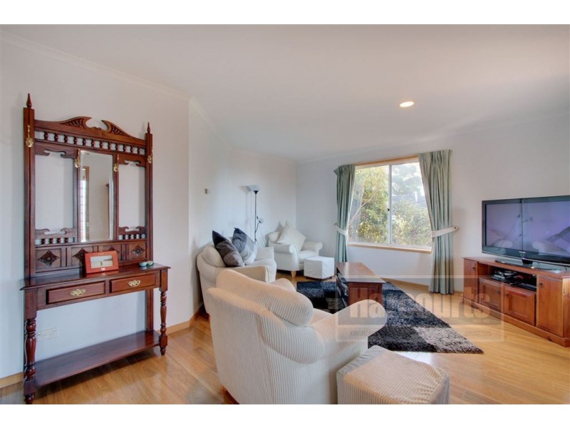39 Calder Crescent, Blackmans Bay TAS 7052