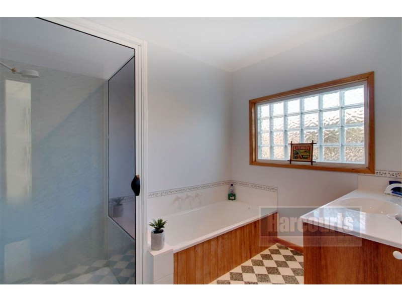 39 Calder Crescent, Blackmans Bay TAS 7052