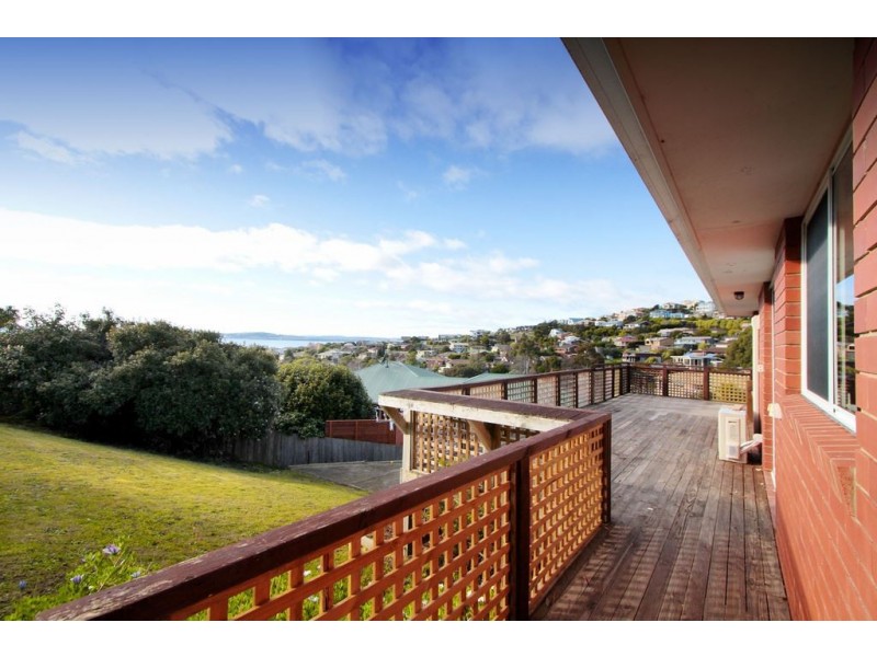 4 Coral Place, Blackmans Bay TAS 7052