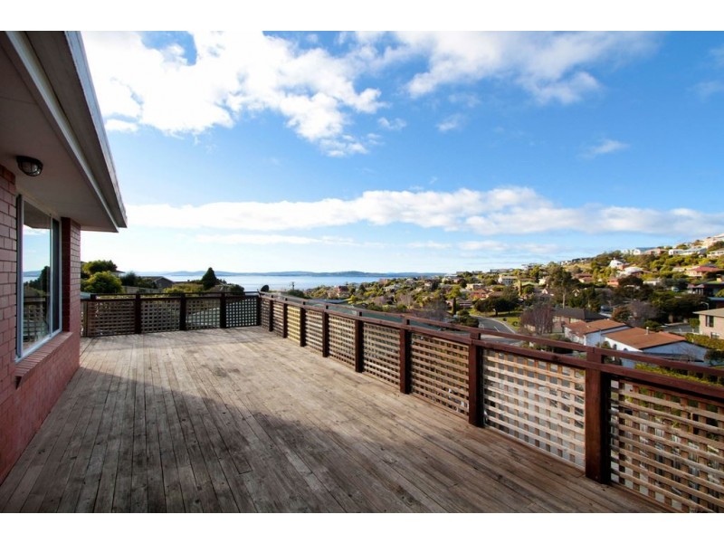 4 Coral Place, Blackmans Bay TAS 7052