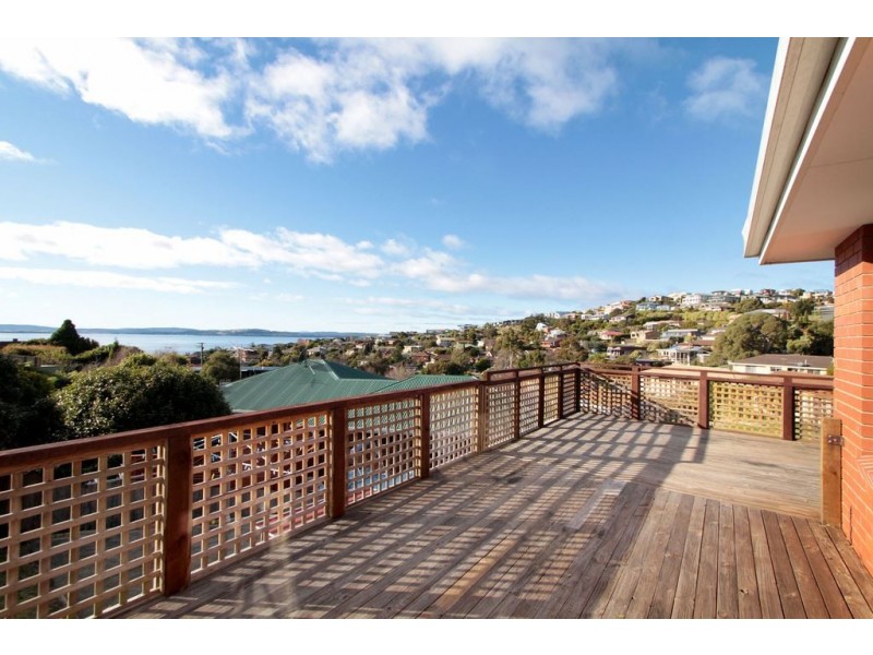4 Coral Place, Blackmans Bay TAS 7052