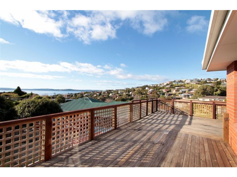 4 Coral Place, Blackmans Bay TAS 7052