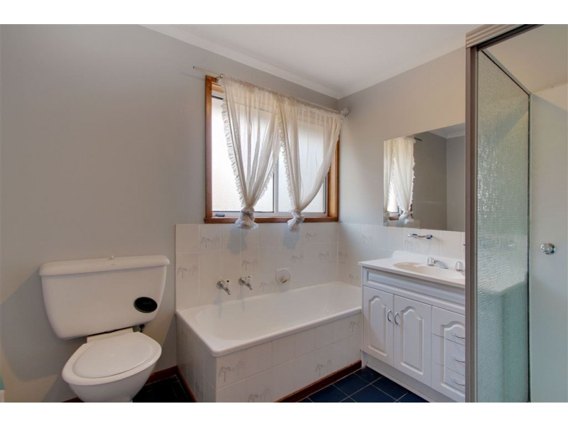 4 Coral Place, Blackmans Bay TAS 7052