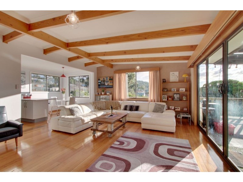 33 Garnett Street, Blackmans Bay TAS 7052