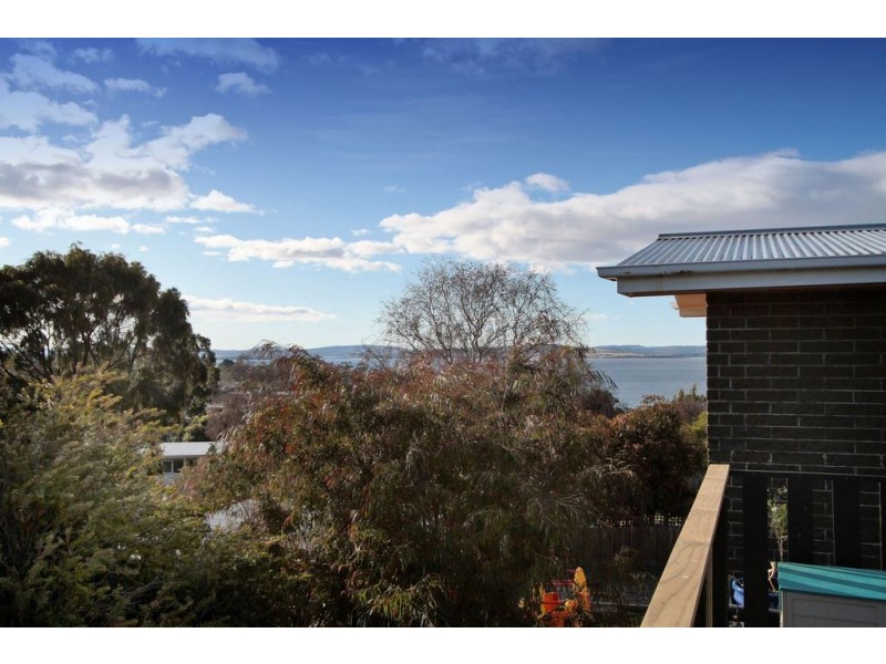 33 Garnett Street, Blackmans Bay TAS 7052