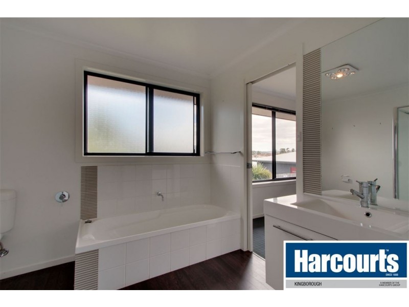 2/297 Redwood Road, Kingston TAS 7050