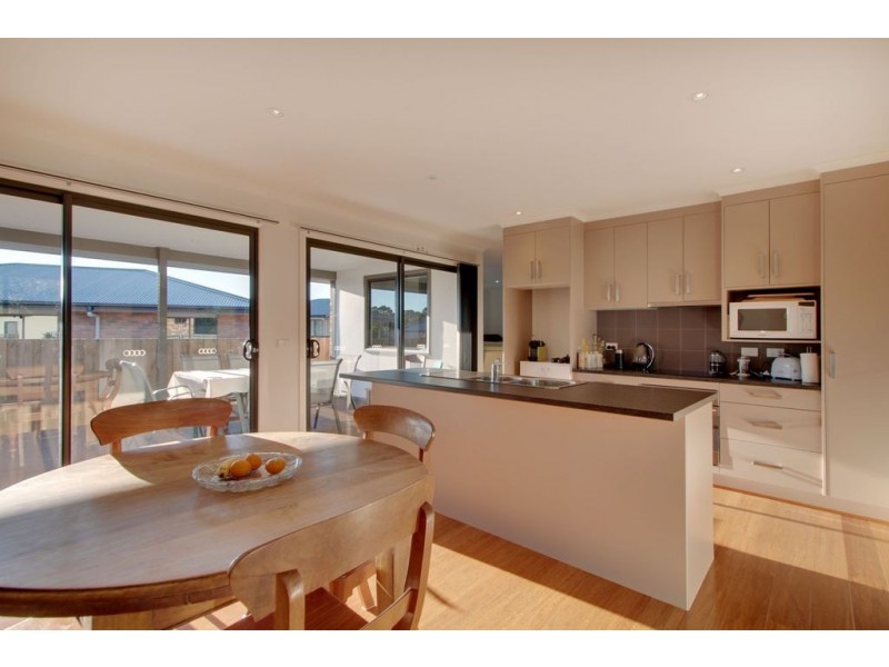 2/19 Rannah Street, Electrona TAS 7054