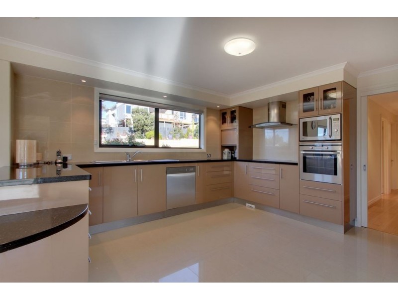 30 Greenhill Drive, Kingston TAS 7050