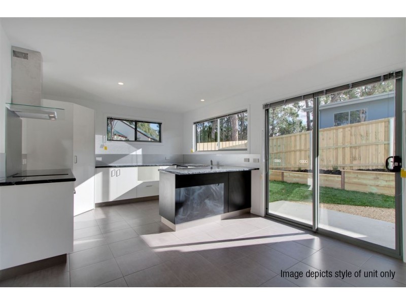 1/17 Sandstone Grove, Blackmans Bay TAS 7052