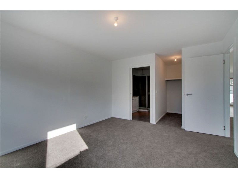 1/17 Sandstone Grove, Blackmans Bay TAS 7052