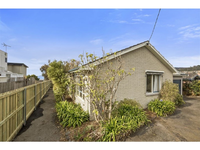 33 Wells Parade, Blackmans Bay TAS 7052