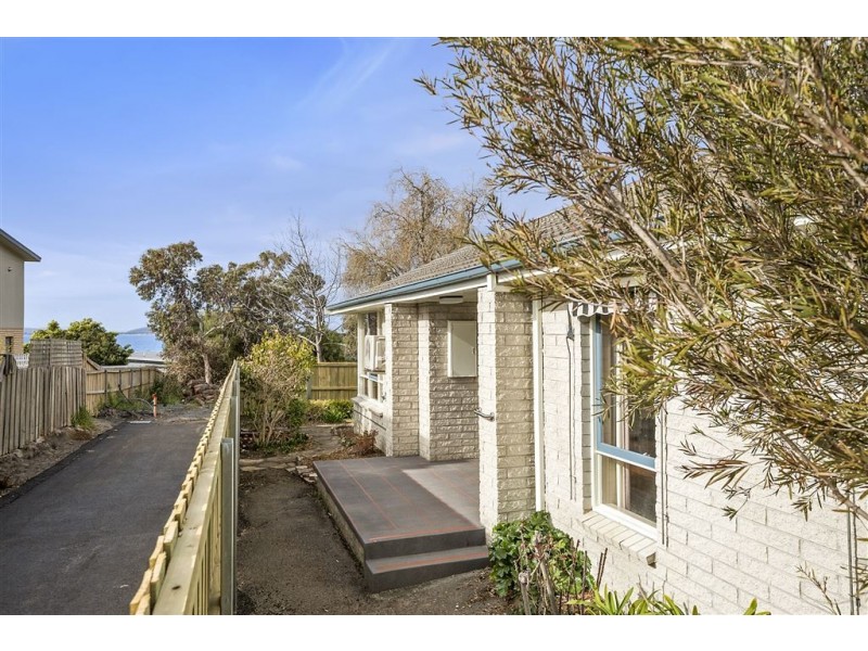 33 Wells Parade, Blackmans Bay TAS 7052