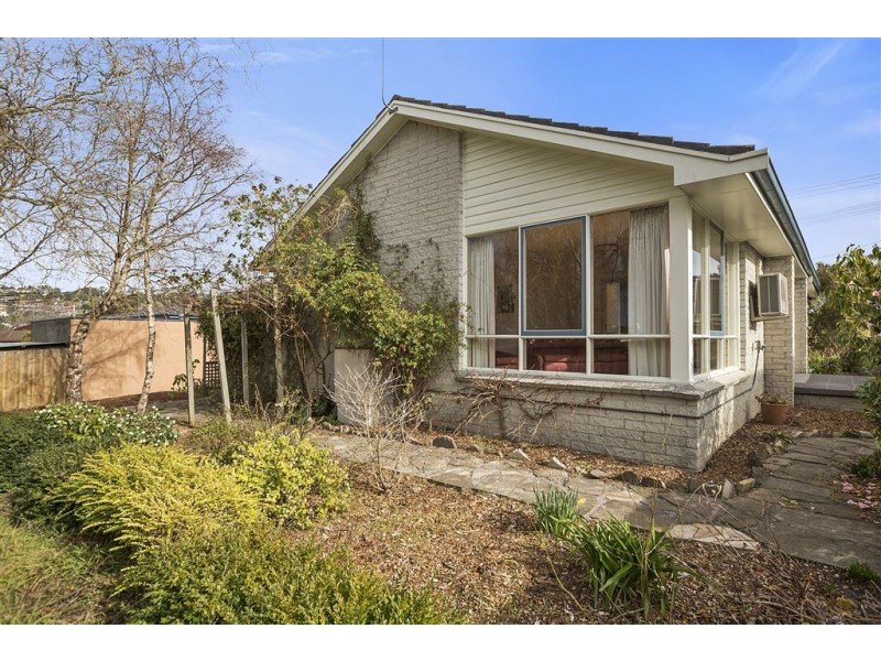 33 Wells Parade, Blackmans Bay TAS 7052