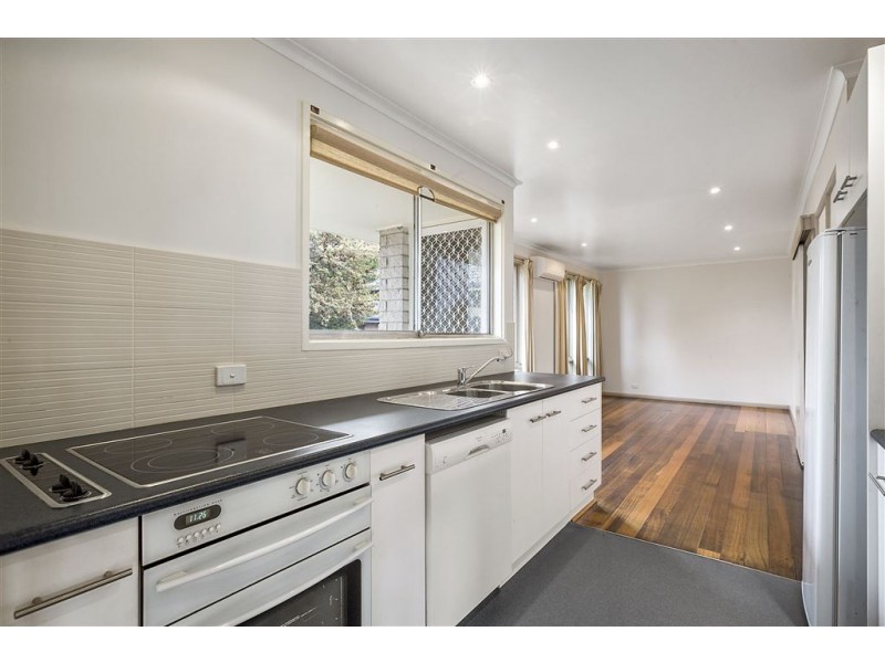 33 Wells Parade, Blackmans Bay TAS 7052
