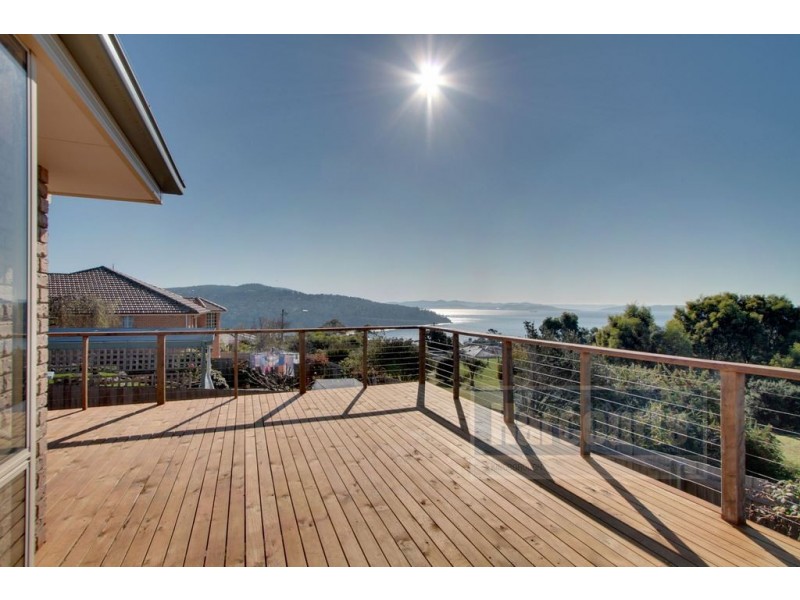 2/5 Donohoe Garden, Kingston Beach TAS 7050