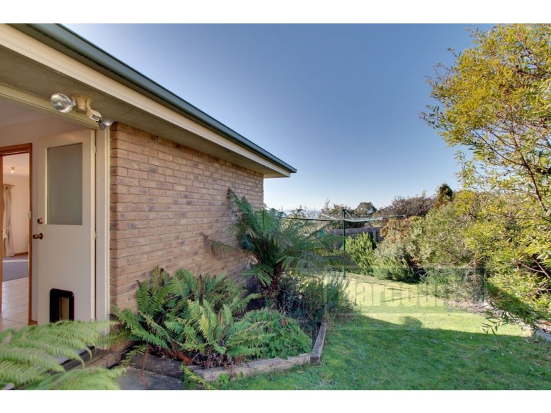 2/5 Donohoe Garden, Kingston Beach TAS 7050