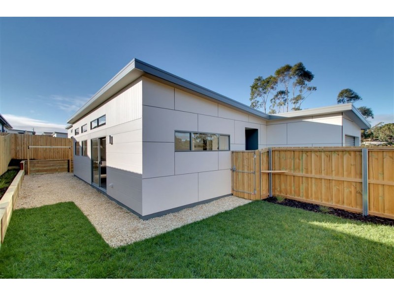 4/17 Sandstone Grove, Blackmans Bay TAS 7052