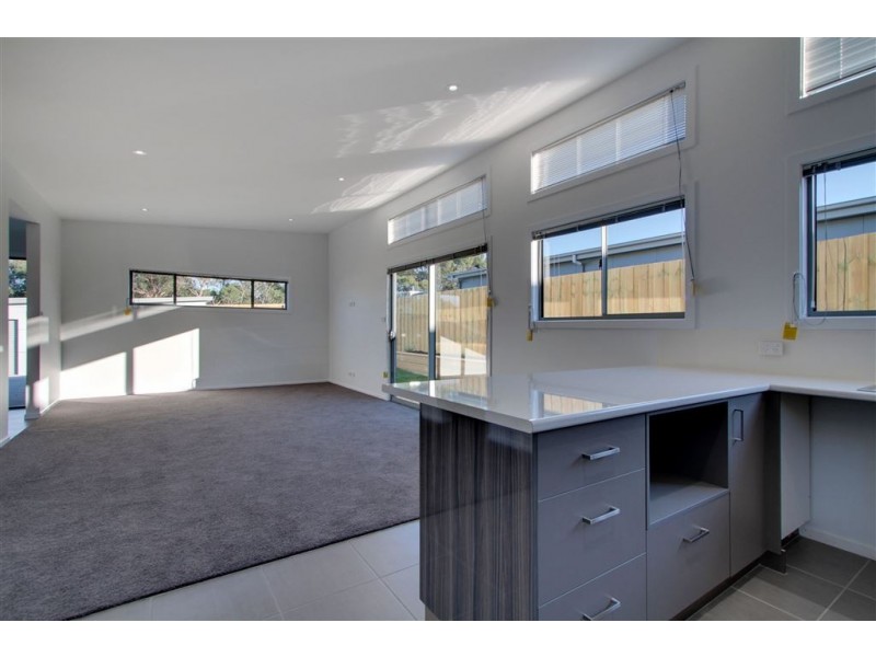 4/17 Sandstone Grove, Blackmans Bay TAS 7052