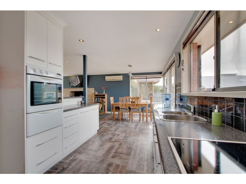 16 Adelong Drive, Kingston TAS 7050