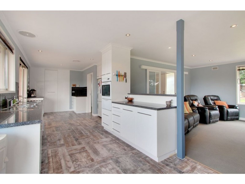 16 Adelong Drive, Kingston TAS 7050