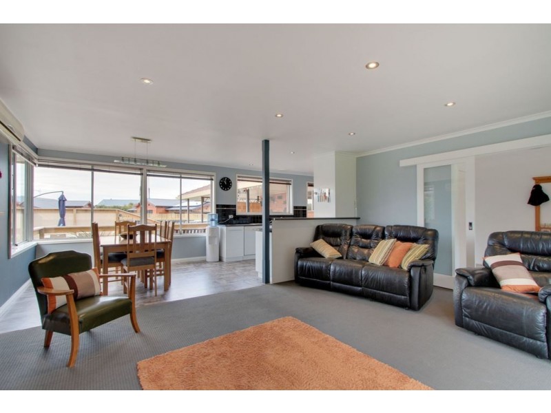 16 Adelong Drive, Kingston TAS 7050