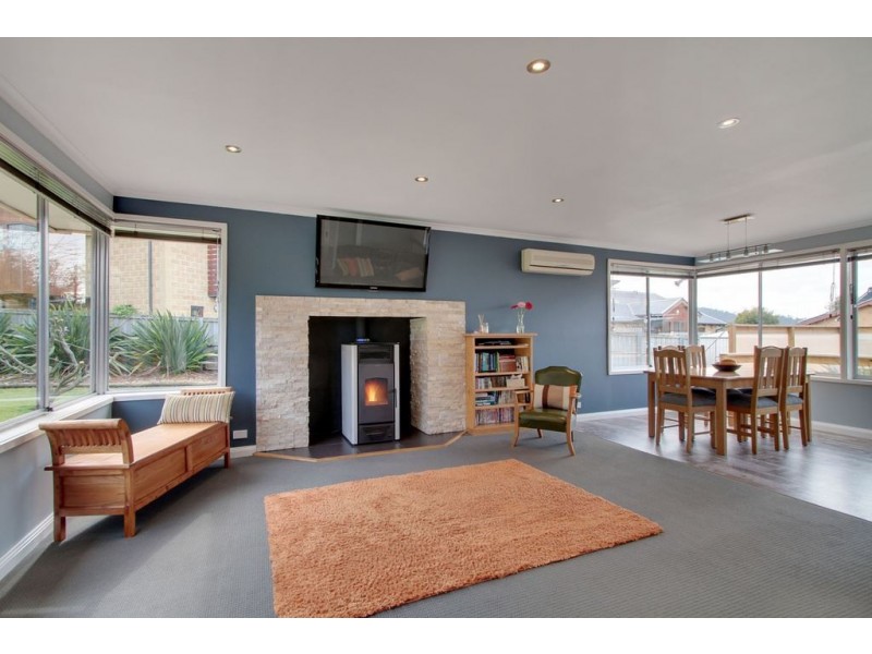16 Adelong Drive, Kingston TAS 7050