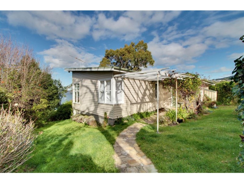 77 Wells Parade, Blackmans Bay TAS 7052