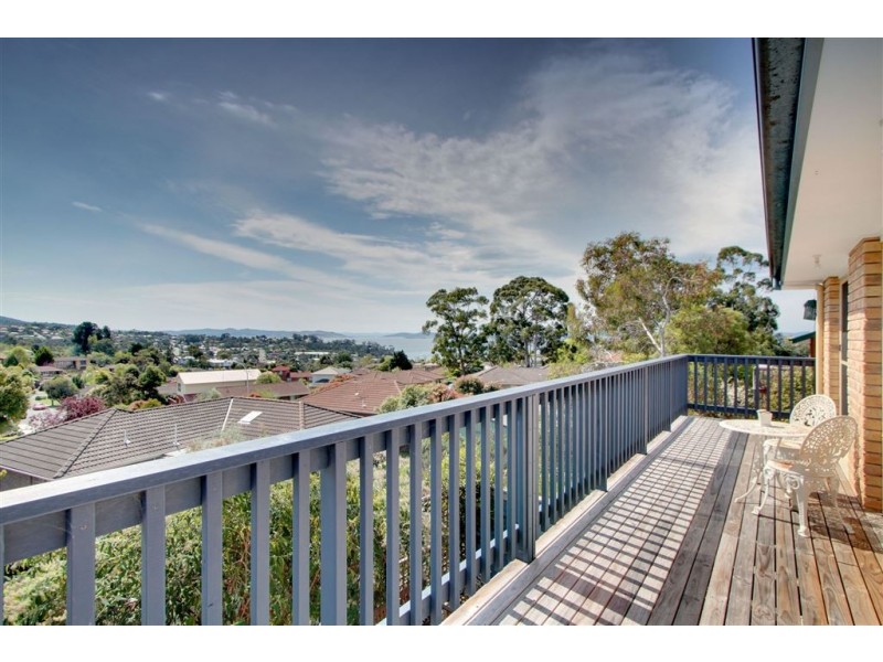 13 Sandra Drive, Blackmans Bay TAS 7052