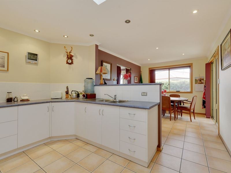 6 Sonnat Drive, Kingston TAS 7050